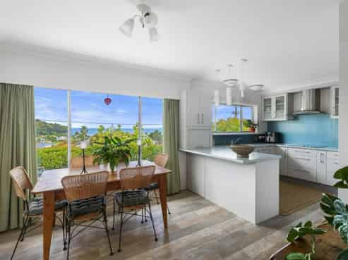 1068 Whangaparaoa Road, Matakatia