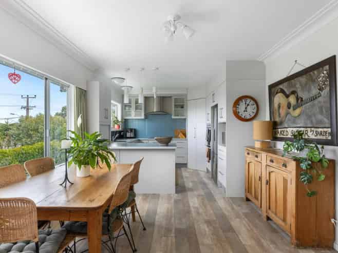 1068 Whangaparaoa Road, Matakatia
