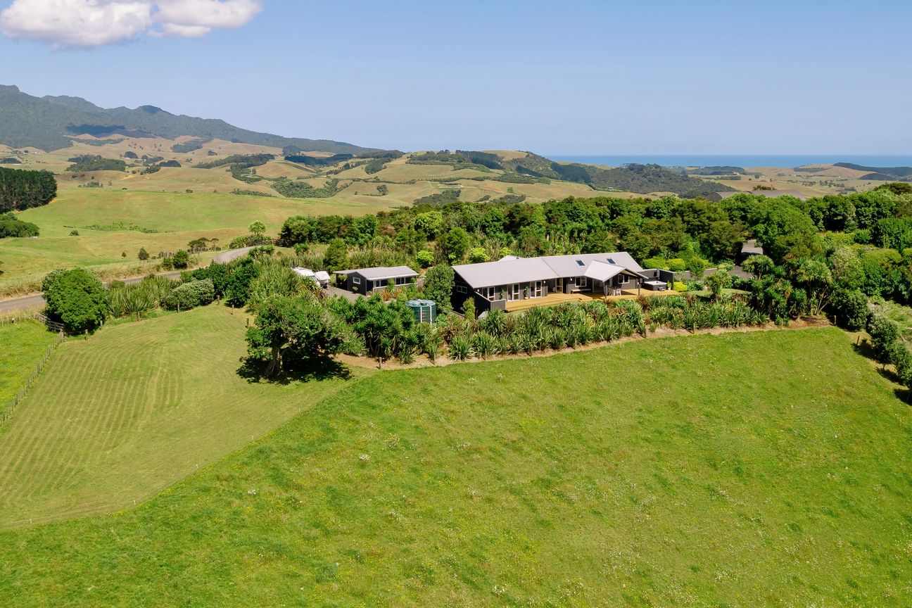 Immaculate Lifestyle Luxury in Raglan - Vista 3