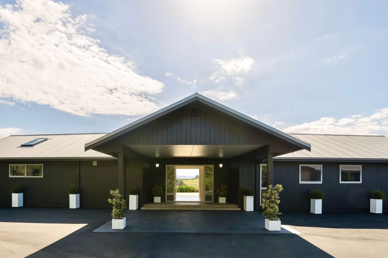 Immaculate Lifestyle Luxury in Raglan - Vista 5