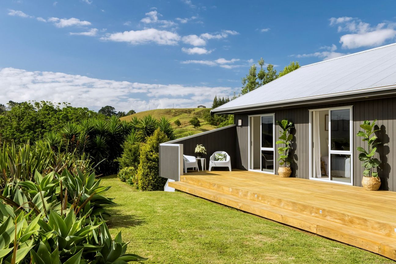Immaculate Lifestyle Luxury in Raglan - Más