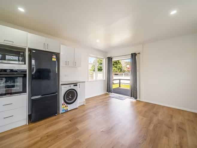 78 Hall Crescent, Epuni