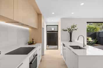 2/9 Innes Road, Saint Albans