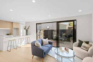 2/9 Innes Road, Saint Albans