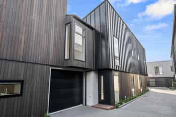 2/9 Innes Road, Saint Albans