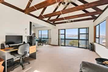 1 & 2/60 Barnard Street, Wadestown