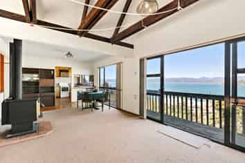 1 & 2/60 Barnard Street, Wadestown