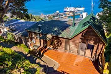 1 & 2/60 Barnard Street, Wadestown