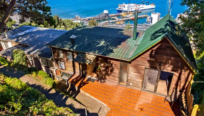 1 & 2/60 Barnard Street, Wadestown