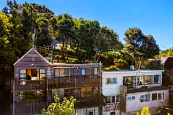 1 & 2/60 Barnard Street, Wadestown