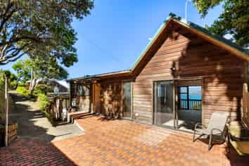 1 & 2/60 Barnard Street, Wadestown