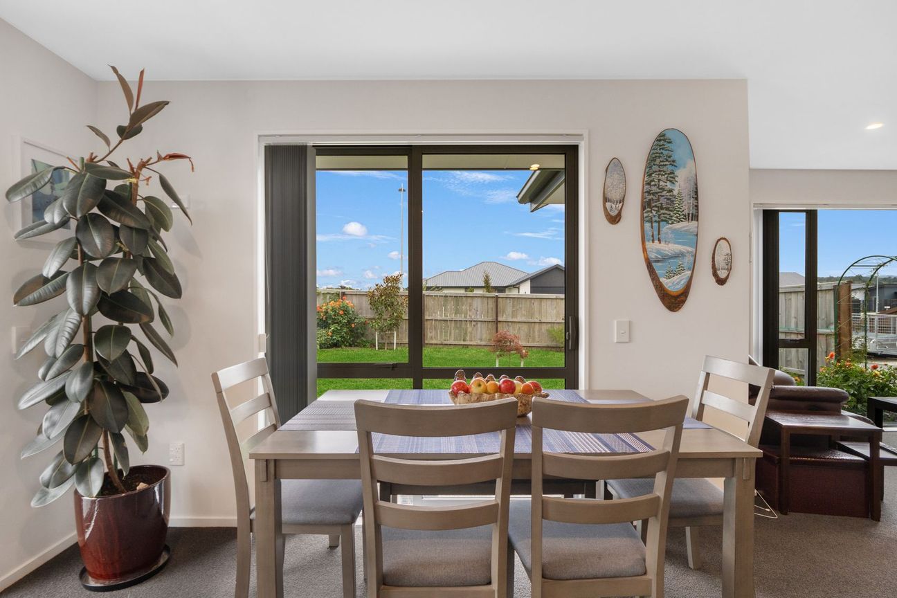 Top Value Immaculate 4 Bed In Amberley – další