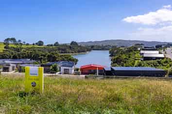 9 Maataitai Road, Raglan