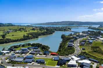 9 Maataitai Road, Raglan