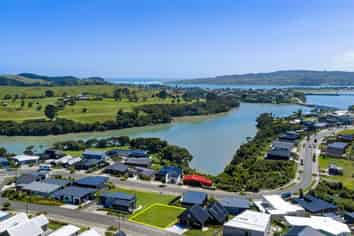 9 Maataitai Road, Raglan