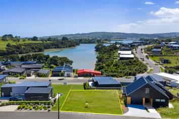 9 Maataitai Road, Raglan