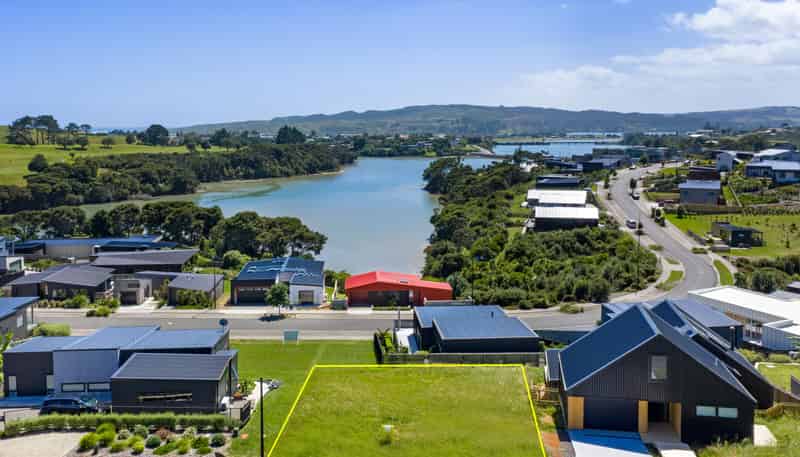 9 Maataitai Road, Raglan