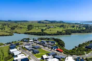 9 Maataitai Road, Raglan