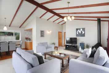 211 Woodlands Park Road, Titirangi