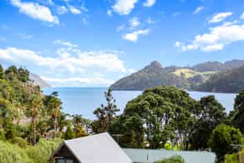 2D Foster Avenue, Huia