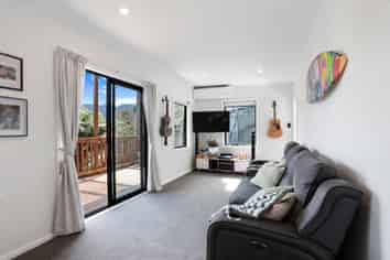 2D Foster Avenue, Huia