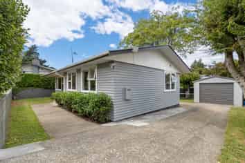 27 Kingswood Road, Brookfield