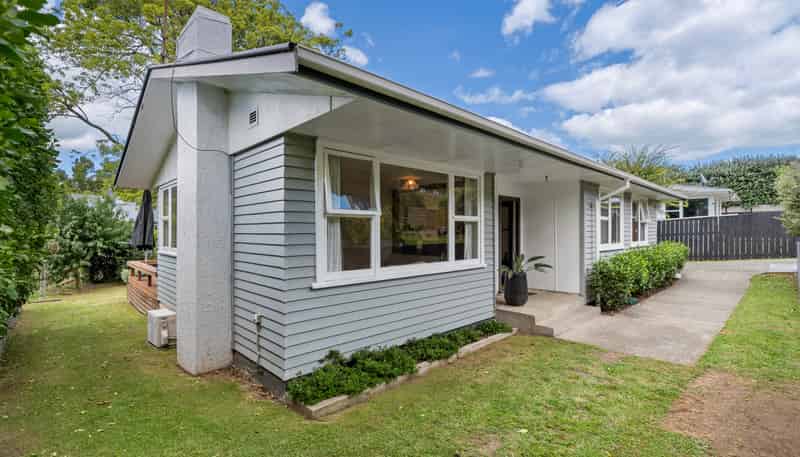 27 Kingswood Road, Brookfield