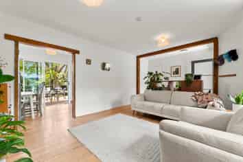 27 Kingswood Road, Brookfield