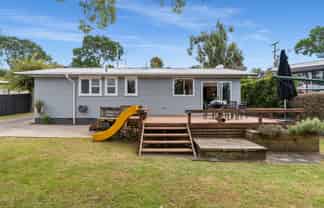 27 Kingswood Road, Brookfield