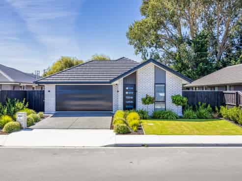 61 Henshaw Street, Woodend