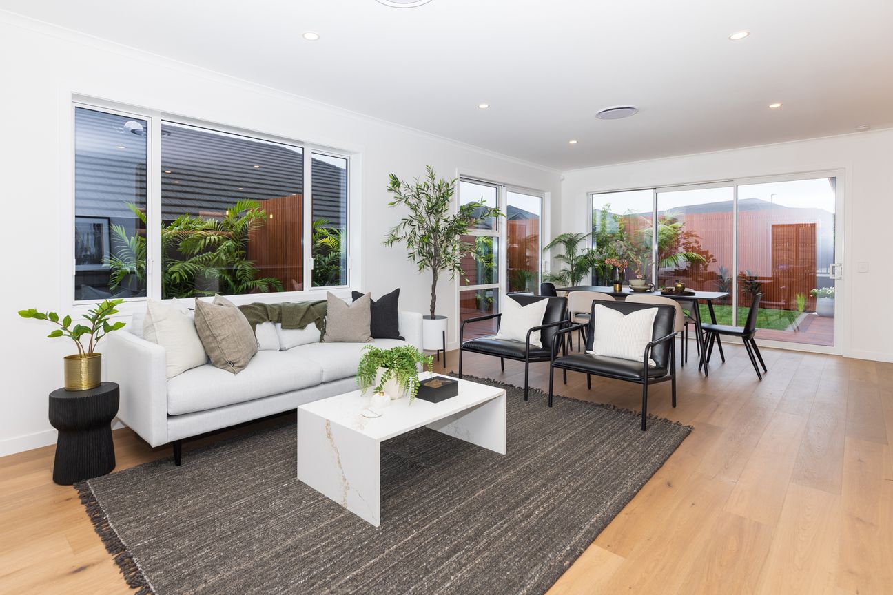 Stylish Family Home with Versatile Living Spaces - Altro
