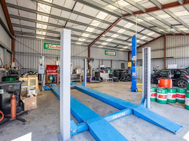 Exclusive main road profile