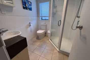 33 Vinograd Drive, Te Atatu Peninsula