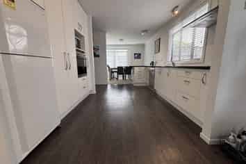 33 Vinograd Drive, Te Atatu Peninsula