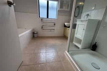 33 Vinograd Drive, Te Atatu Peninsula