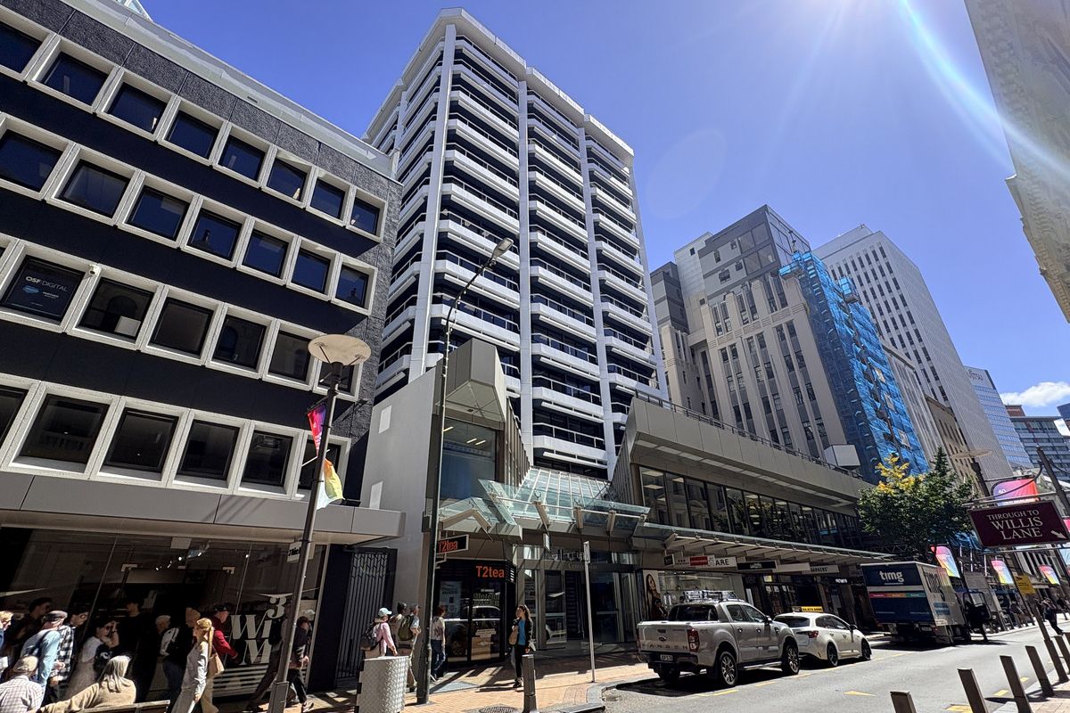 Vibrant Lambton Quay retail - Vista 2