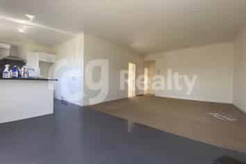 IMMACULATE LIVE/WORK UNIT IN THE WEST - SOLE AGENT