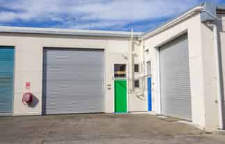 Superb small industrial on Whangaparaoa Road