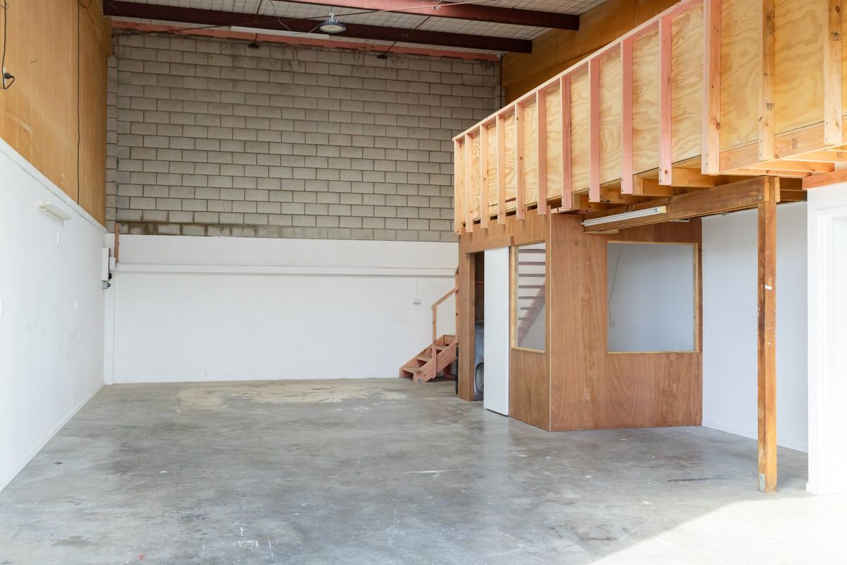 Superb small industrial on Whangaparaoa Road - Visning 3