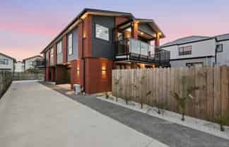 1-3/716 Massey Road, Mangere