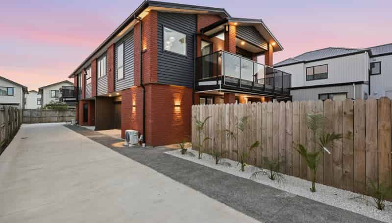 1-3/716 Massey Road, Mangere