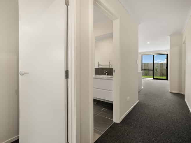 36 Waruhia Cres, Rototuna North