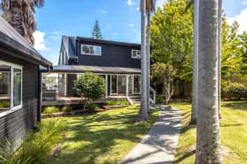 12 Esslin Road, Surfdale