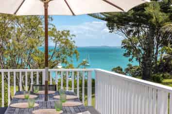 12 Esslin Road, Surfdale