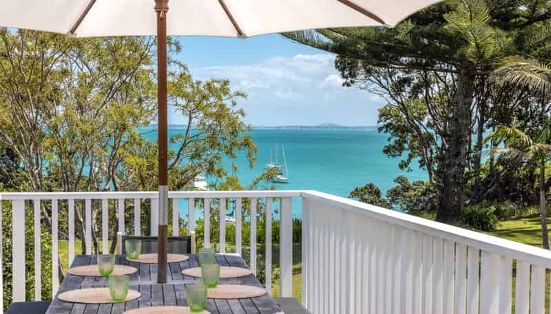 12 Esslin Road, Surfdale