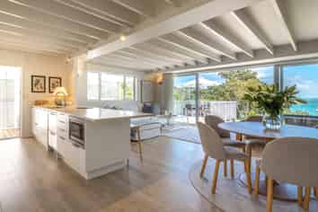 12 Esslin Road, Surfdale