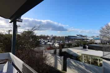 4/118 Office Road, Merivale