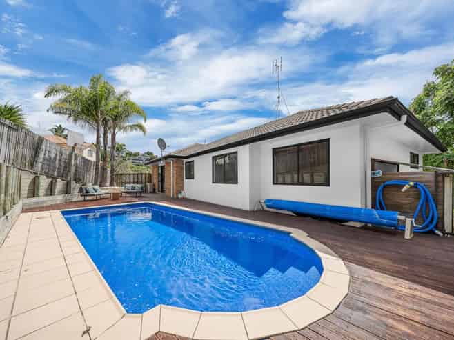 8 Sherwood Grove, Browns Bay