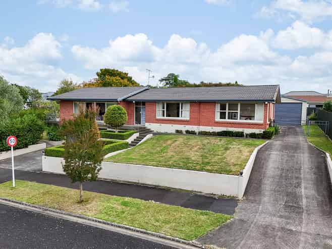 28 Springfield Crescent, Enderley