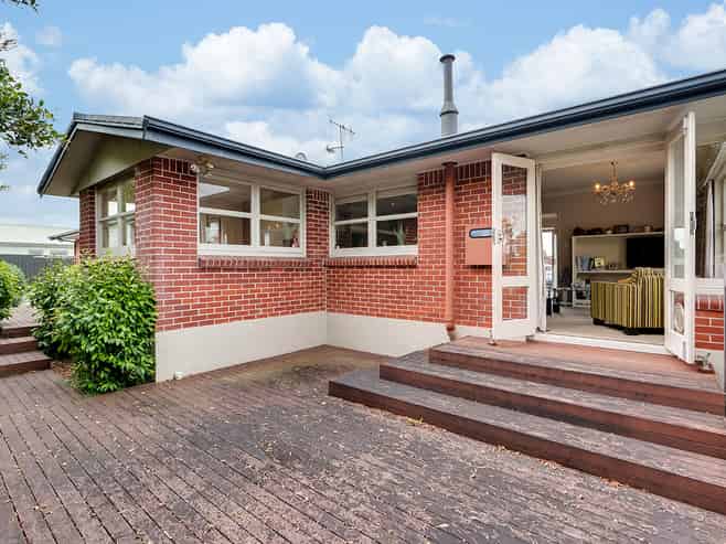 28 Springfield Crescent, Enderley